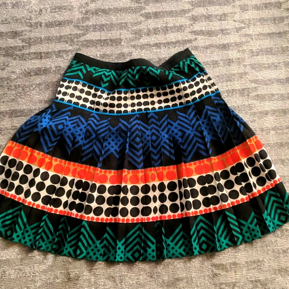 Trina Turk designer pleated skirt Sz 2